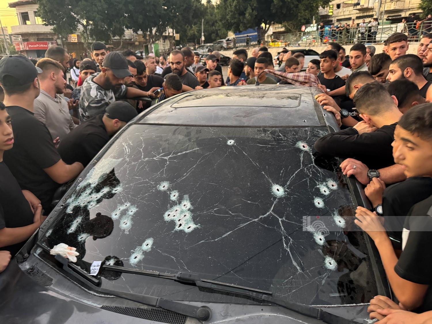 آثار رصاص الاحتلال على المركبة التي كان يستقلها الشبان الأربعة (تصوير: أيمن النوباني/وفا)